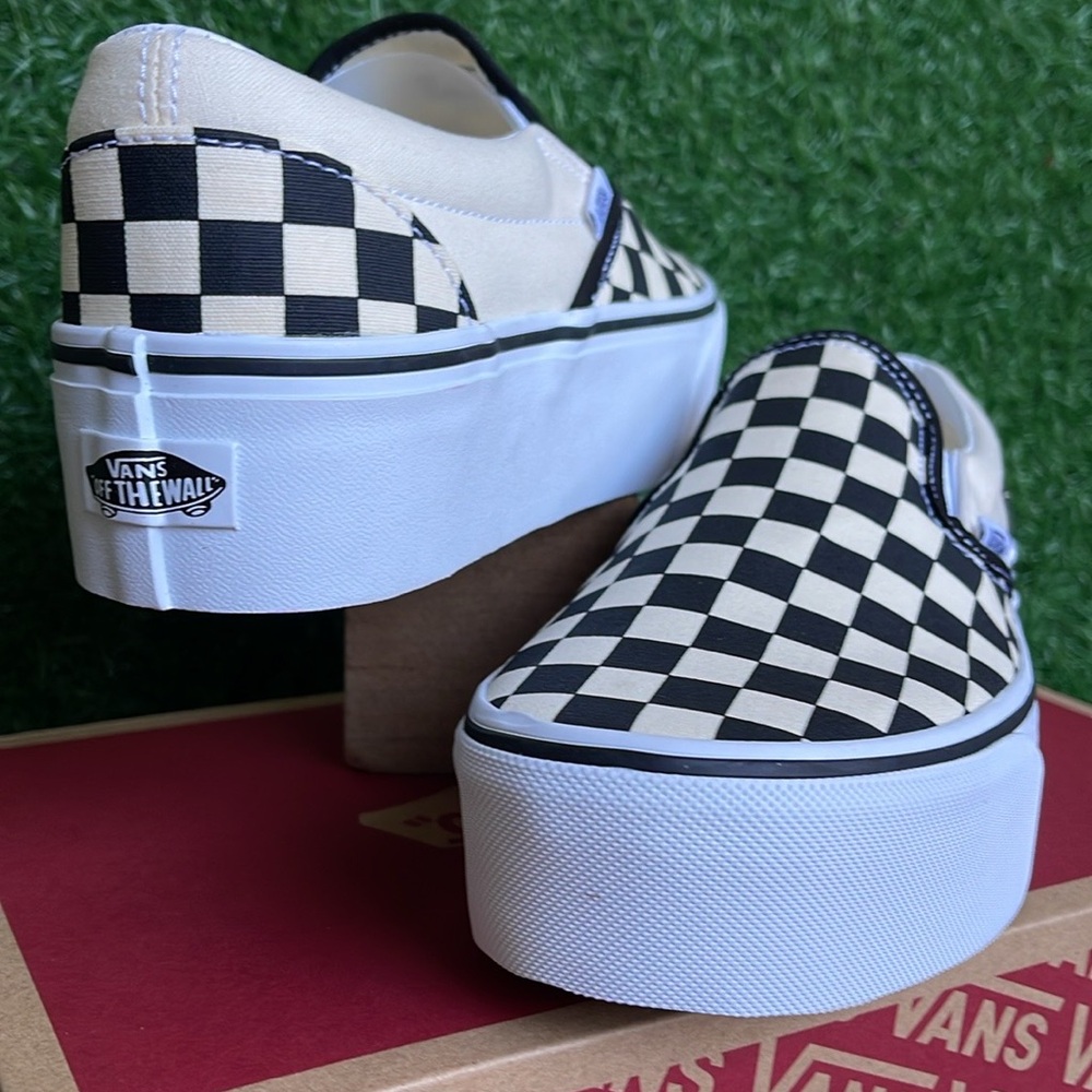 Vans WMNS Classic Slip-On Stackf
Checkerboard Black/Classi
VN0A7Q5RTYQ
Platforms - Picture 9 of 16
